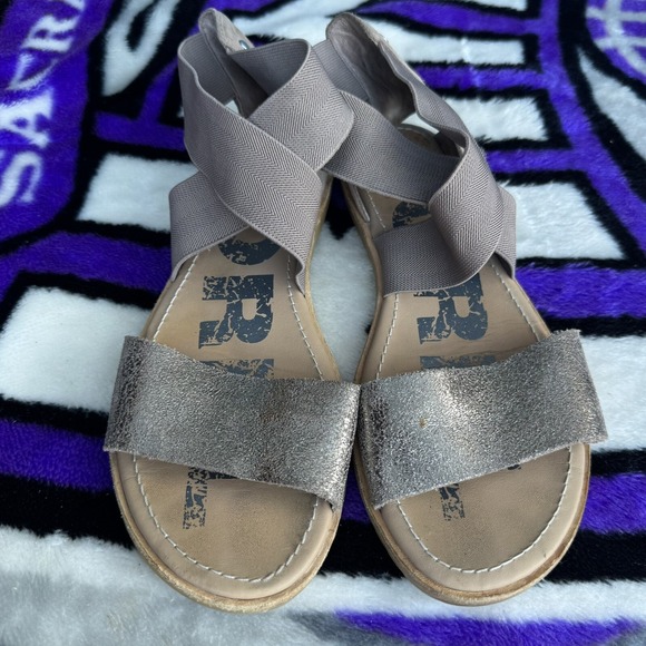 Size 7 - Sorel Womens Ella II Flat Sandals Gold Metallic Casual NL3536-240 - Picture 2 of 5